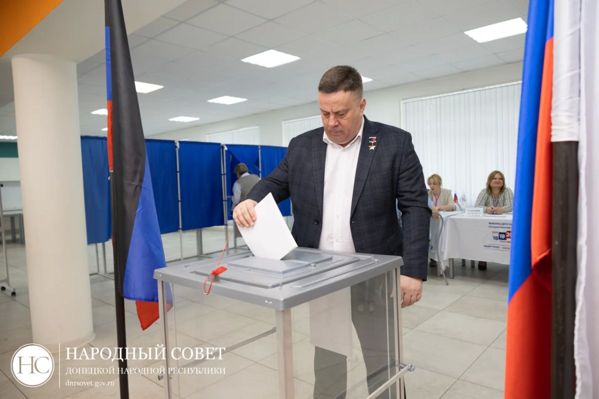 Константин Кузьмин: Утром приехал на избирательный участок Константин Кузьмин: Утром приехал на избирательный участок