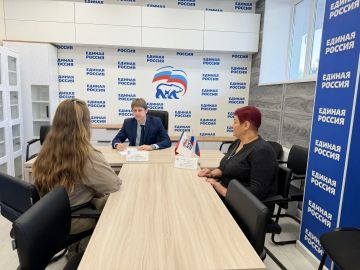 Сегодня, 18 сентября, руководитель Управы Центрально-Городского внутригородского района Алексей Еськов и член Общественного совета муниципального образования городского округа Макеевка Людмила Майорова провели приём...