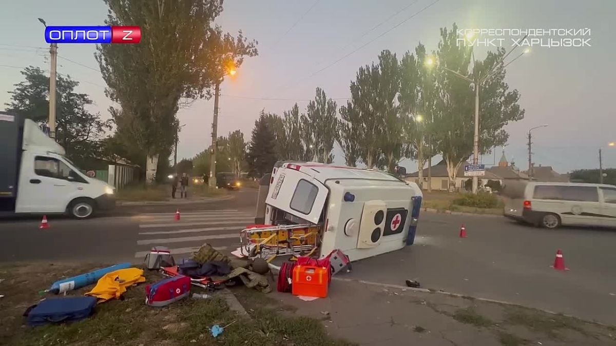 ДТП в Харцызске. . Вчера во второй половине дня в Харцызске произошло серьёзное ДТП с участием скорой помощи