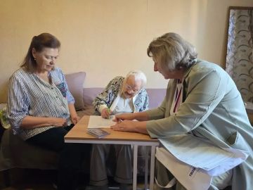 Столетняя жительница Донецка Белянская Татьяна Яковлевна проголосовала на выборах в Государственную думу