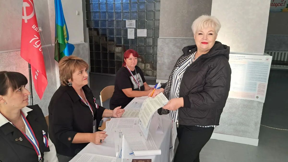 Елена Рязанцева: В Пролетарском районе, как и по всей Донецкой Народной Республике, открылись избирательные участки для голосования на выборах депутатов Государственной Думы Елена Рязанцева: В Пролетарском районе, как и по всей Донецкой Народной Республике, открылись избирательные участки для голосования на выборах депутатов Государственной Думы