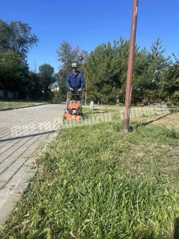 Продолжается работа по благоустройству парковых пространств Донецка Продолжается работа по благоустройству парковых пространств Донецка