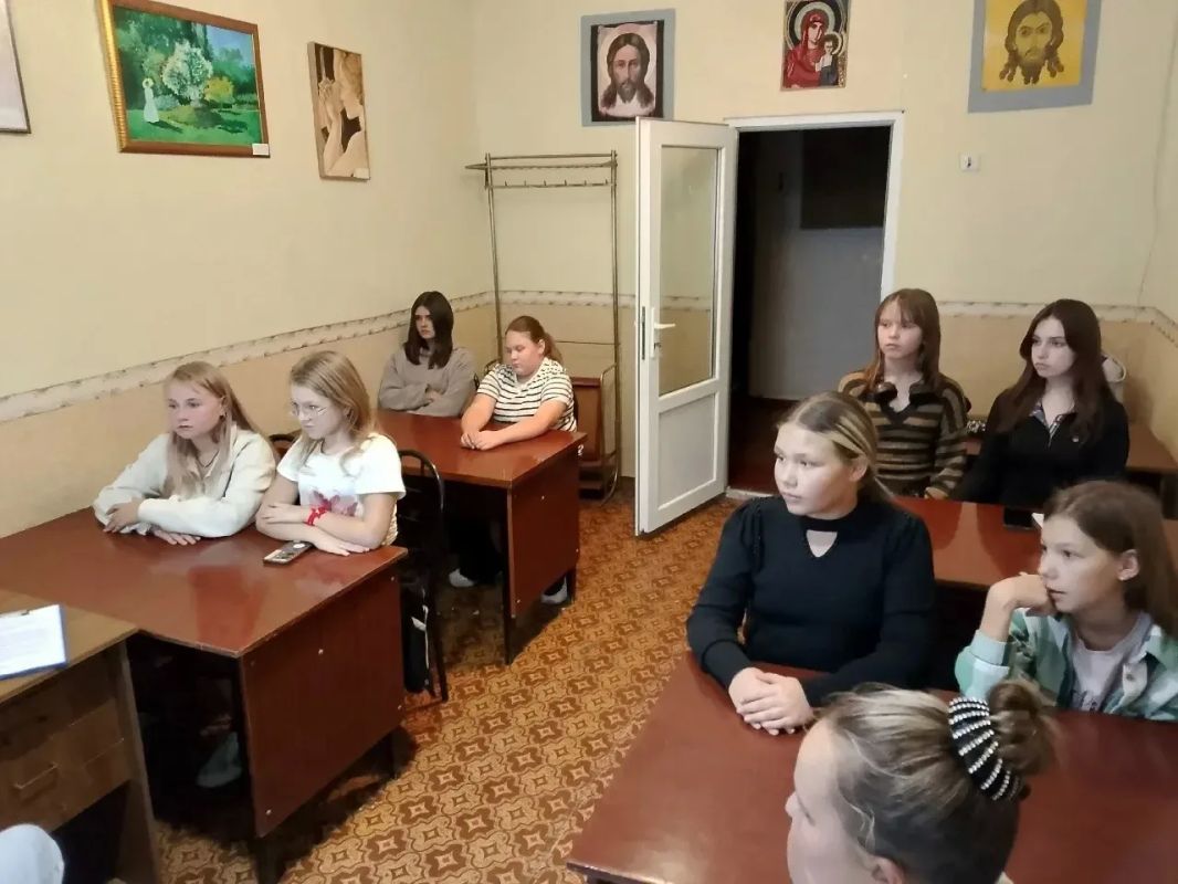 17 сентября была проведена беседа с обучающимися художественного отделения Харцызской детской школы искусств на тему «Терроризм – зло для всех людей планеты» 17 сентября была проведена беседа с обучающимися художественного отделения Харцызской детской школы искусств на тему «Терроризм – зло для всех людей планеты»