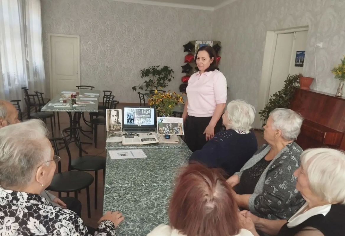 Сегодня в комплексном центре социального обслуживания населения состоялось мероприятие, приуроченное к 120-летию со дня рождения великого артиста Марка Бернеса Сегодня в комплексном центре социального обслуживания населения состоялось мероприятие, приуроченное к 120-летию со дня рождения великого артиста Марка Бернеса