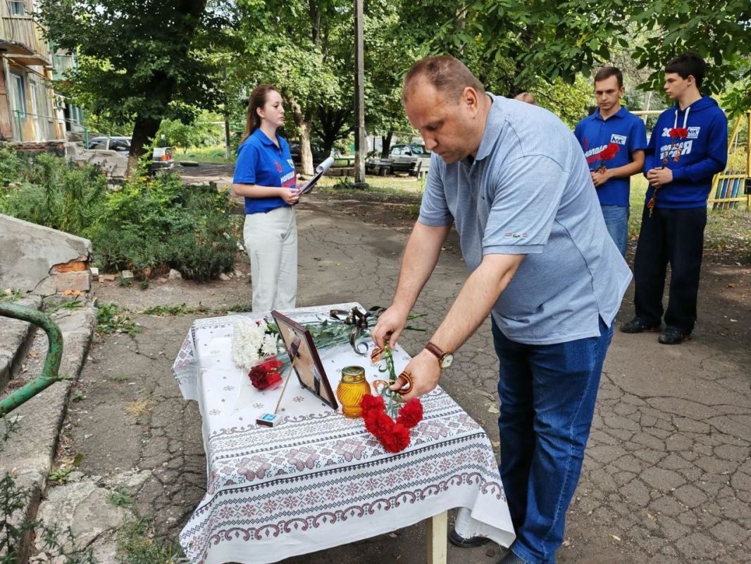 Вечные звёзды памяти засияли в Торезе Вечные звёзды памяти засияли в Торезе