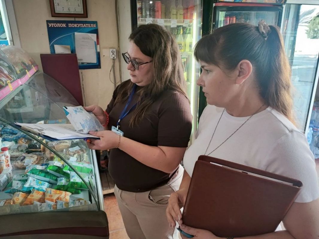 В г. Моспино прошёл очередной рейд Народного контроля с целью осуществления контроля за соблюдением правил торговли и прав потребителей относительно надлежащего качества товаров и уровня торгового обслуживания В г. Моспино прошёл очередной рейд Народного контроля с целью осуществления контроля за соблюдением правил торговли и прав потребителей относительно надлежащего качества товаров и уровня торгового обслуживания