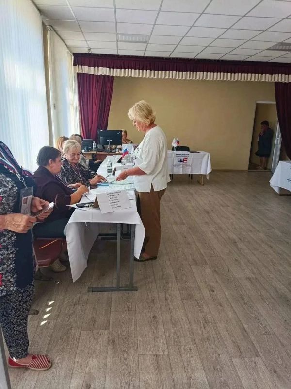 Начальник Новокатериновского территориального отдела Светлана Осипенко и главный специалист территориального отдела Светлана Рябцева проголосовали на выборах депутатов Госдумы РФ Начальник Новокатериновского территориального отдела Светлана Осипенко и главный специалист территориального отдела Светлана Рябцева проголосовали на выборах депутатов Госдумы РФ