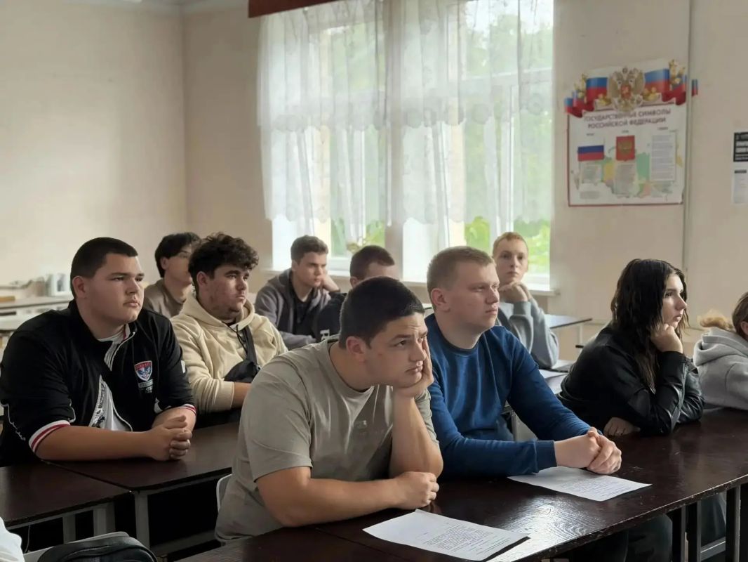 Докучаевский молодежный центр продолжает цикл кинопоказов, направленных на профилактику экстремизма и терроризма Докучаевский молодежный центр продолжает цикл кинопоказов, направленных на профилактику экстремизма и терроризма