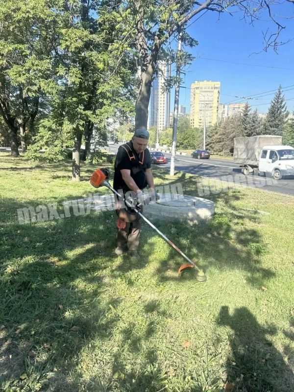 Продолжается работа по благоустройству парковых пространств Донецка Продолжается работа по благоустройству парковых пространств Донецка