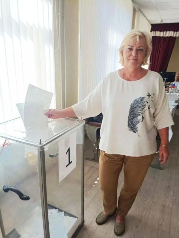 Начальник Новокатериновского территориального отдела Светлана Осипенко и главный специалист территориального отдела Светлана Рябцева проголосовали на выборах депутатов Госдумы РФ Начальник Новокатериновского территориального отдела Светлана Осипенко и главный специалист территориального отдела Светлана Рябцева проголосовали на выборах депутатов Госдумы РФ