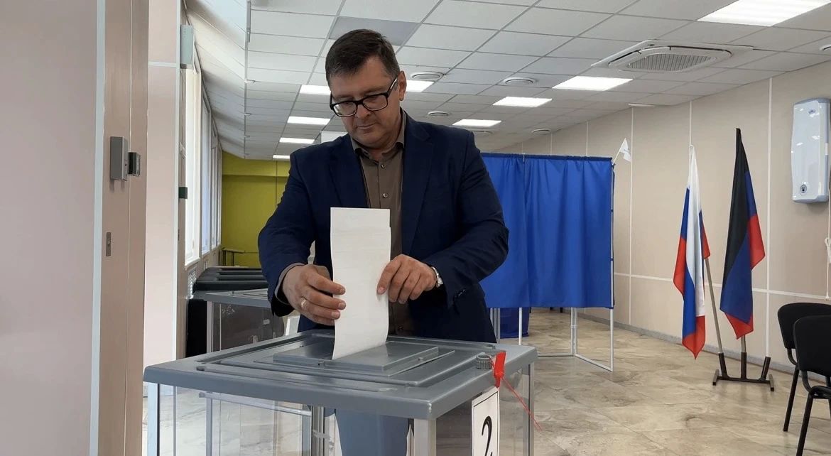 Василий Овчаров: Принял участие в голосовании на выборах в Государственную думу. Это важный шаг для нашего округа, Республики и всей страны. Рад, что смог выразить свою позицию Василий Овчаров: Принял участие в голосовании на выборах в Государственную думу. Это важный шаг для нашего округа, Республики и всей страны. Рад, что смог выразить свою позицию