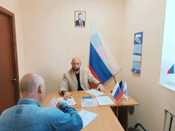 Сегодня, 18 сентября, адвокат Донбасской коллегии адвокатов Евгений Гамалий провёл приём граждан в Общественной приёмной Единой России Червоногвардейского района городского округа Макеевка