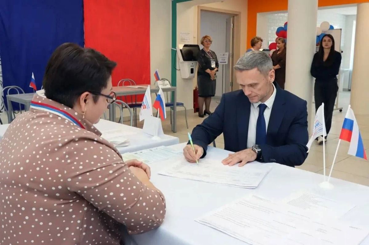 В голосовании на выборах депутатов Государственной Думы Федерального Собрания Российской Федерации принял участие первый вице-премьер Владислав Очнев В голосовании на выборах депутатов Государственной Думы Федерального Собрания Российской Федерации принял участие первый вице-премьер Владислав Очнев