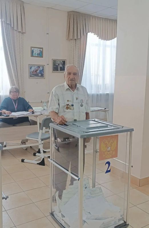 Николай Руппель: В Ясиноватой стартовал второй день голосования на избирательных участках Николай Руппель: В Ясиноватой стартовал второй день голосования на избирательных участках