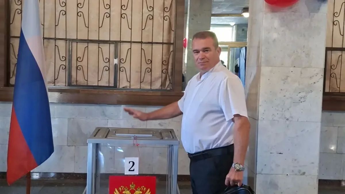 Денис Зубов: Сегодня, 19 сентября, сделал свой выбор в пользу России! Напоминаю, что с 18 по 20 сентября проходят дни основного голосования за определение состава нижней палаты парламента Денис Зубов: Сегодня, 19 сентября, сделал свой выбор в пользу России! Напоминаю, что с 18 по 20 сентября проходят дни основного голосования за определение состава нижней палаты парламента