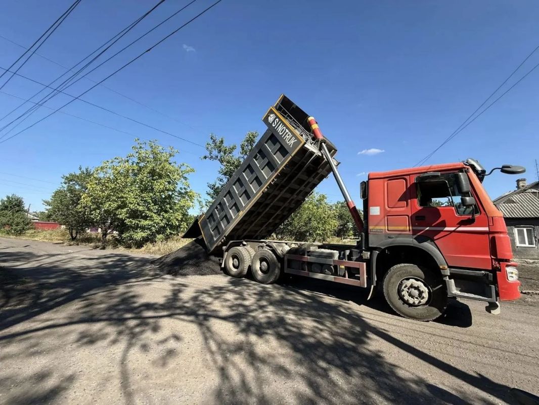 В Горняцком районе продолжаются дорожные работы В Горняцком районе продолжаются дорожные работы