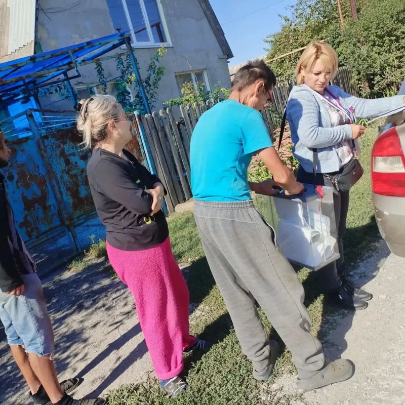 Голосование на дому. В Мангушском муниципальном округе продолжается второй день выборов Голосование на дому. В Мангушском муниципальном округе продолжается второй день выборов