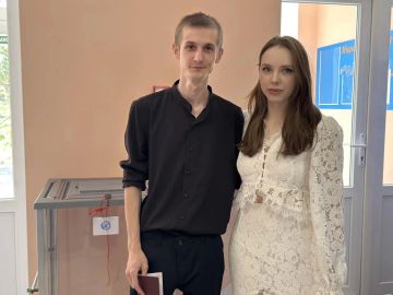 Молодожены из поселка Новый Свет решили: если начинать новую жизнь, то по всем правилам
