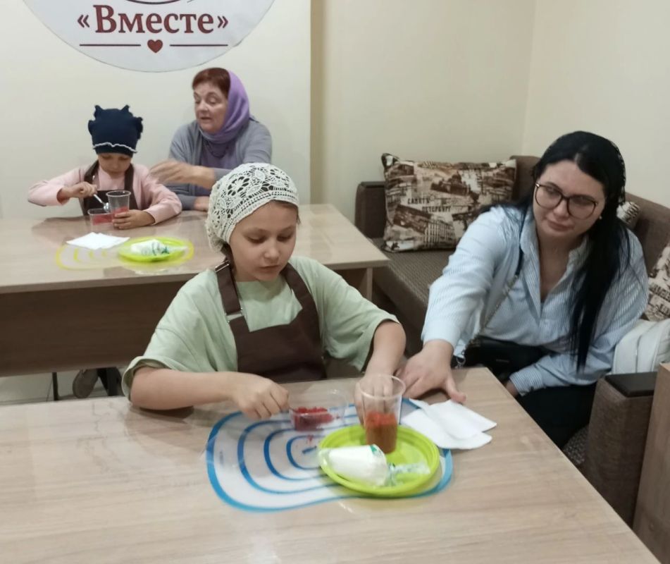 Воссоединили детей и взрослых: в творческой мастерской «Вместе» учат общаться и находить общие дела Воссоединили детей и взрослых: в творческой мастерской «Вместе» учат общаться и находить общие дела