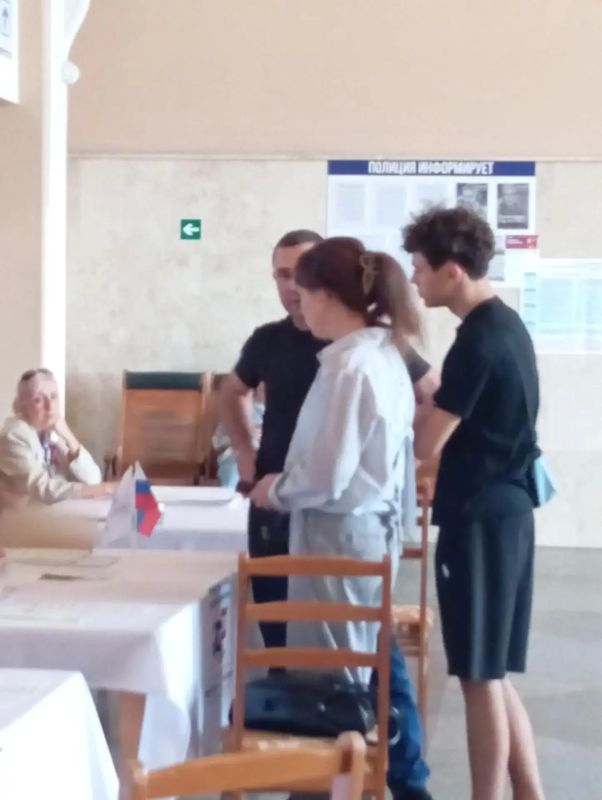 Николай Руппель: В Ясиноватой стартовал второй день голосования на избирательных участках Николай Руппель: В Ясиноватой стартовал второй день голосования на избирательных участках