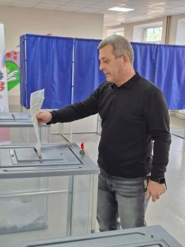 Жители поселка Новый Свет определяют будущее своего региона и всей страны на избирательных участках