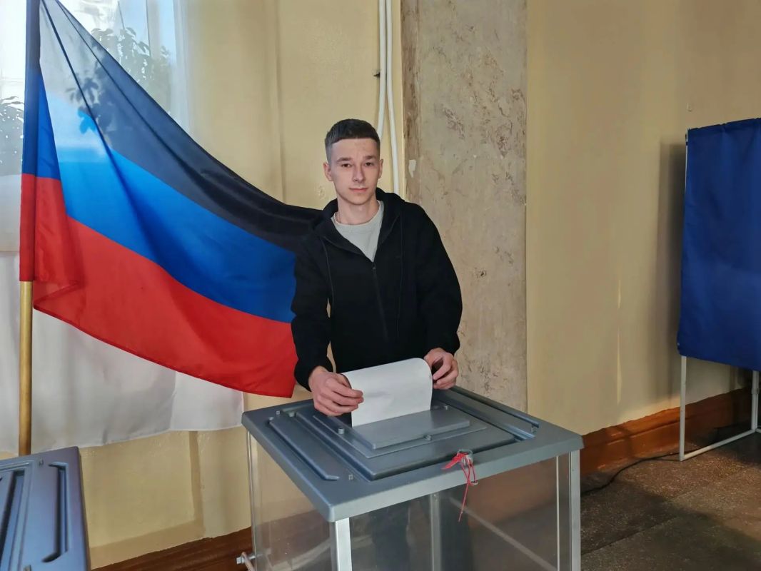 Коллектив аппарата Торезского городского совета принял участие в выборах депутатов Государственной Думы, проголосовав за стабильность и развитие нашего государства Коллектив аппарата Торезского городского совета принял участие в выборах депутатов Государственной Думы, проголосовав за стабильность и развитие нашего государства