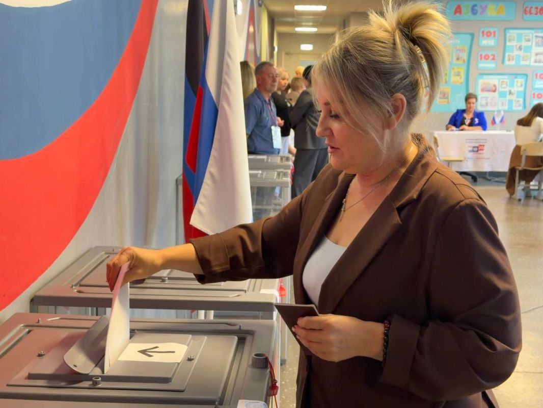 Второй день голосования. Россияне в течение 18, 19 и 20 сентября определят состав Госдумы IХ созыва и множество голосований другого уровня Второй день голосования. Россияне в течение 18, 19 и 20 сентября определят состав Госдумы IХ созыва и множество голосований другого уровня