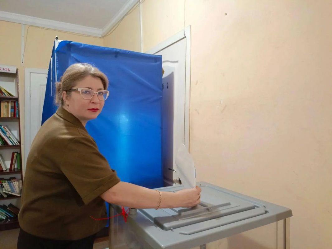 Краснолиманцы продолжают голосовать на выборах депутатов в Государственную Думу Российской Федерации Краснолиманцы продолжают голосовать на выборах депутатов в Государственную Думу Российской Федерации