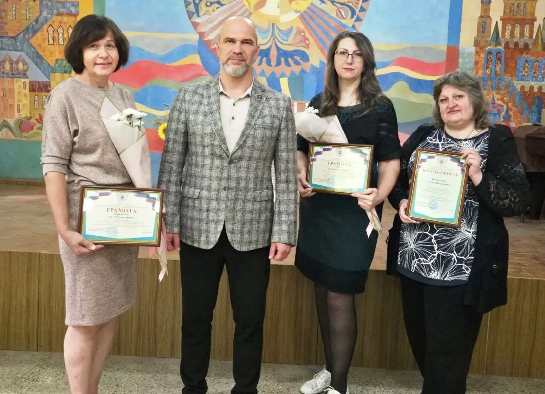 Сегодня Светлодарск празднует День города — праздник, объединяющий всех, для кого этот уютный уголок стал по-настоящему родным Сегодня Светлодарск празднует День города — праздник, объединяющий всех, для кого этот уютный уголок стал по-настоящему родным