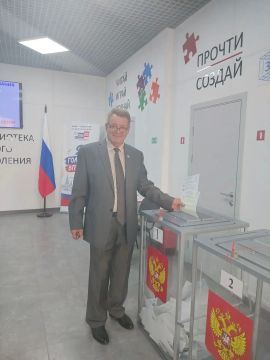 Заместитель председателя Амвросиевского муниципального совета, руководитель фракции "Единая Россия" Юрий Толок принял участие в самом важном для нашего государства мероприятии - выборах в Государственную думу Российской...