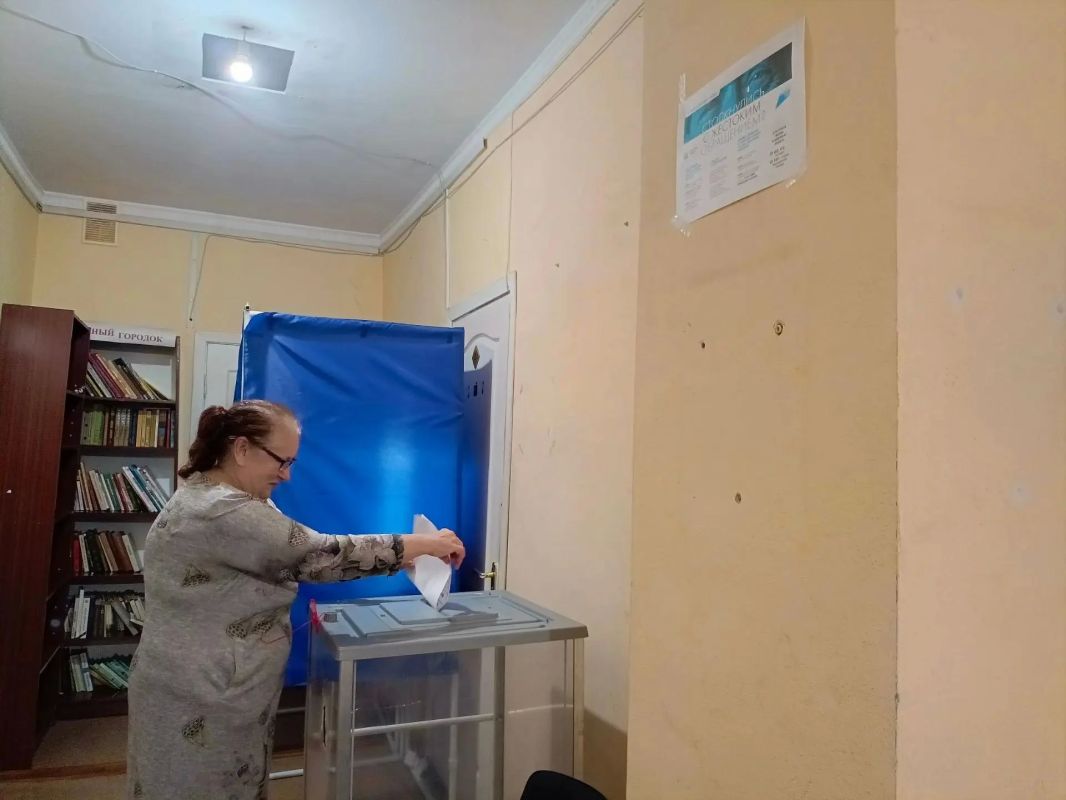 Краснолиманцы продолжают голосовать на выборах депутатов в Государственную Думу Российской Федерации Краснолиманцы продолжают голосовать на выборах депутатов в Государственную Думу Российской Федерации