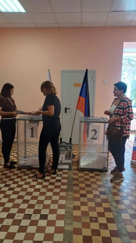 Развитие округа начинается с инициативы самих жителей! Сегодня свой гражданский долг на выборах депутатов Государственной Думы РФ исполнила инициативная группа ТОС «Возрождение» во главе с председателем — Екатериной Лисицей Развитие округа начинается с инициативы самих жителей! Сегодня свой гражданский долг на выборах депутатов Государственной Думы РФ исполнила инициативная группа ТОС «Возрождение» во главе с председателем — Екатериной Лисицей