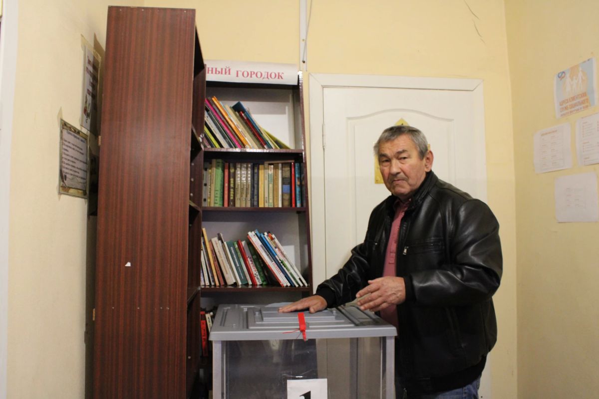 Краснолиманцы продолжают голосовать на выборах депутатов в Государственную Думу Российской Федерации Краснолиманцы продолжают голосовать на выборах депутатов в Государственную Думу Российской Федерации