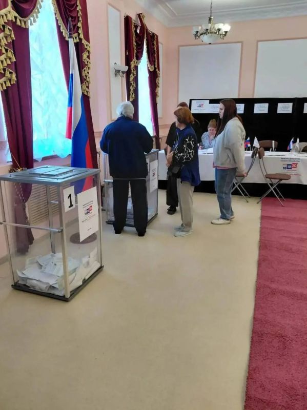 Выборы в Ясиноватском муниципальном округе организованы на высоком уровне: порядок на всех восьми участках, профессионализм комиссий, безопасность голосующих Выборы в Ясиноватском муниципальном округе организованы на высоком уровне: порядок на всех восьми участках, профессионализм комиссий, безопасность голосующих