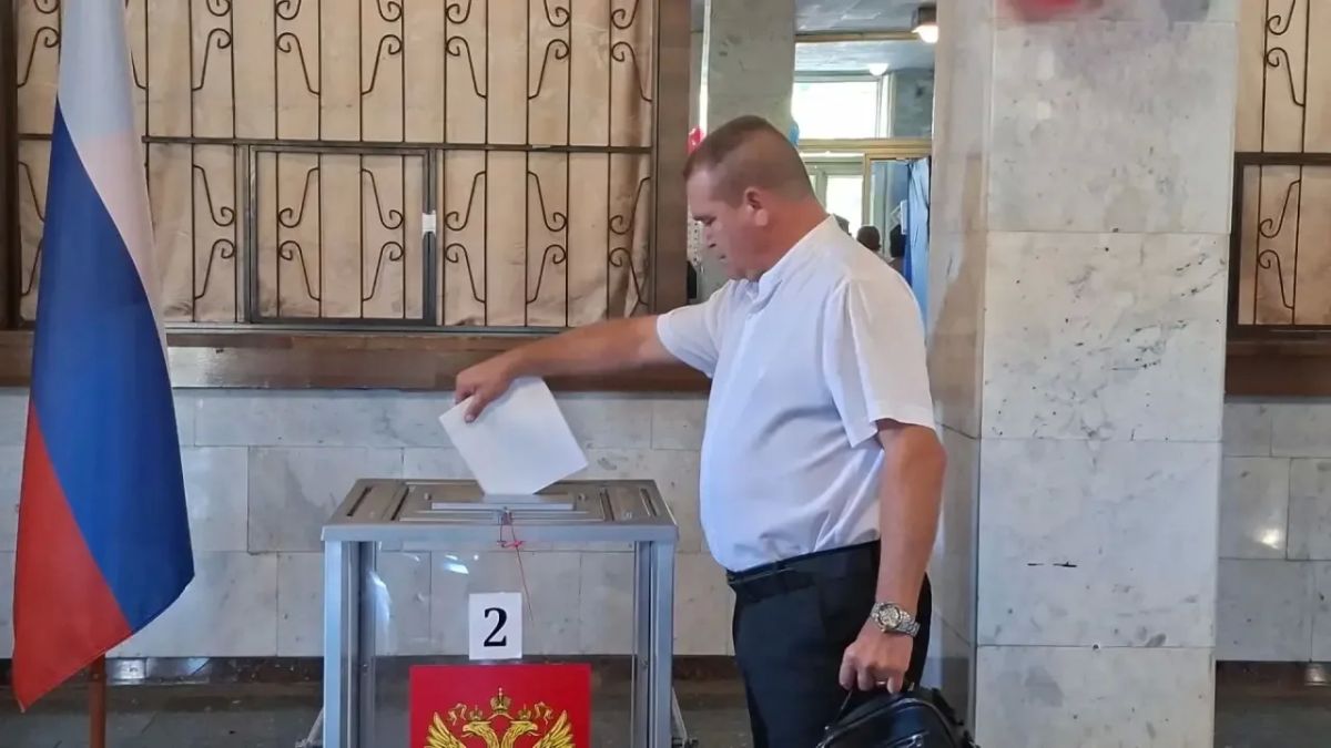 Денис Зубов: Сегодня, 19 сентября, сделал свой выбор в пользу России! Напоминаю, что с 18 по 20 сентября проходят дни основного голосования за определение состава нижней палаты парламента Денис Зубов: Сегодня, 19 сентября, сделал свой выбор в пользу России! Напоминаю, что с 18 по 20 сентября проходят дни основного голосования за определение состава нижней палаты парламента