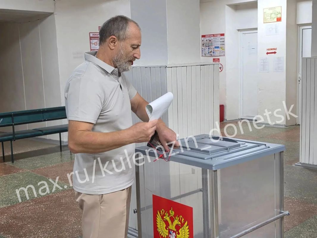 Сегодня — второй день выборов, и в Донецке чувствуется особая энергия: люди осознанно делают свой выбор Сегодня — второй день выборов, и в Донецке чувствуется особая энергия: люди осознанно делают свой выбор