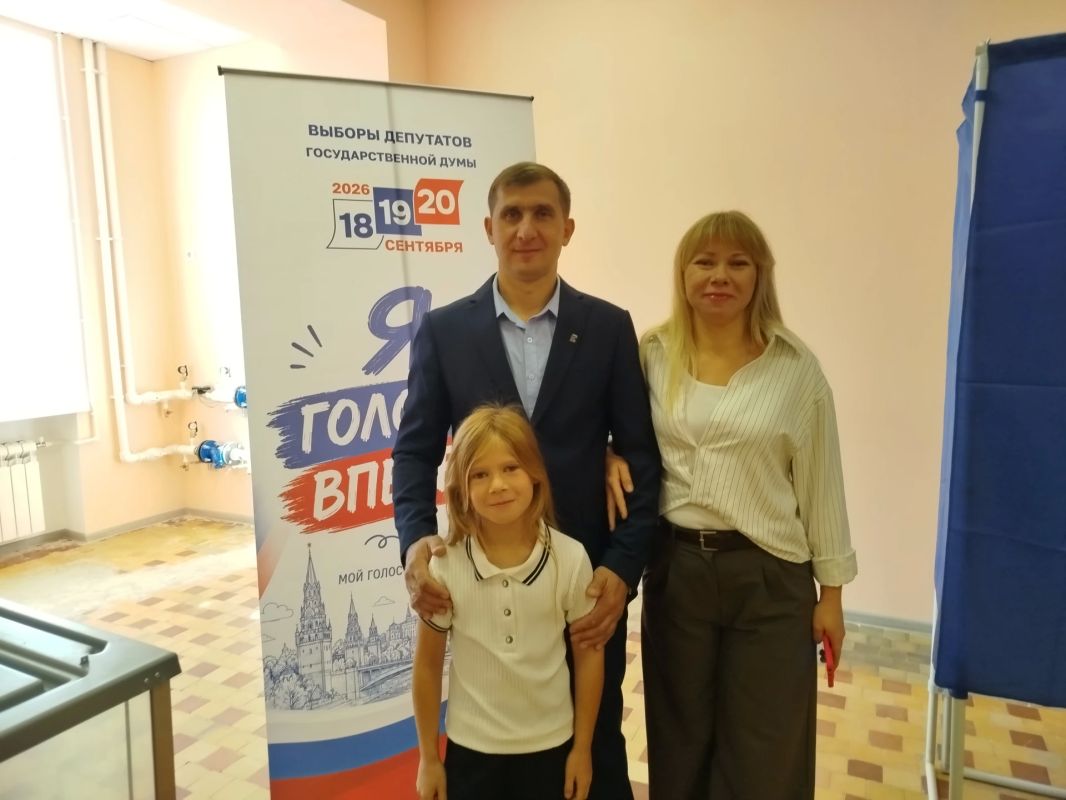 Начальник Марьяновского территориального отдела Николай Пефтиев исполнил свой гражданский долг — он вместе с семьей проголосовал на выборах кандидата в Государственную Думу Начальник Марьяновского территориального отдела Николай Пефтиев исполнил свой гражданский долг — он вместе с семьей проголосовал на выборах кандидата в Государственную Думу