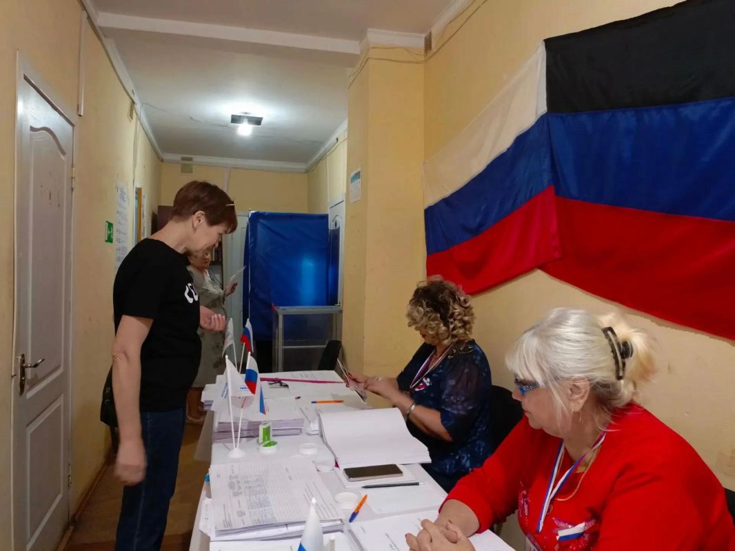 Краснолиманцы продолжают голосовать на выборах депутатов в Государственную Думу Российской Федерации Краснолиманцы продолжают голосовать на выборах депутатов в Государственную Думу Российской Федерации