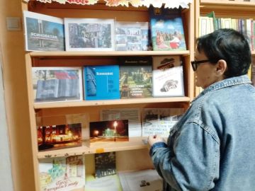 К Дню рождения родного города в библиотеке Ясиноватой для взрослых и детей открылась экспозиция «Исторические памятники моего города»