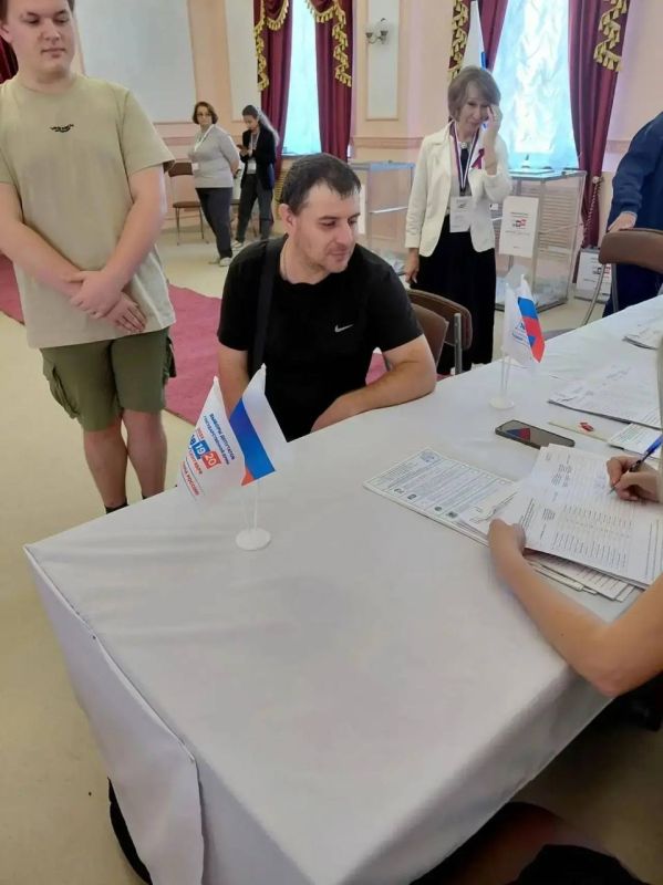 Выборы в Ясиноватском муниципальном округе организованы на высоком уровне: порядок на всех восьми участках, профессионализм комиссий, безопасность голосующих Выборы в Ясиноватском муниципальном округе организованы на высоком уровне: порядок на всех восьми участках, профессионализм комиссий, безопасность голосующих