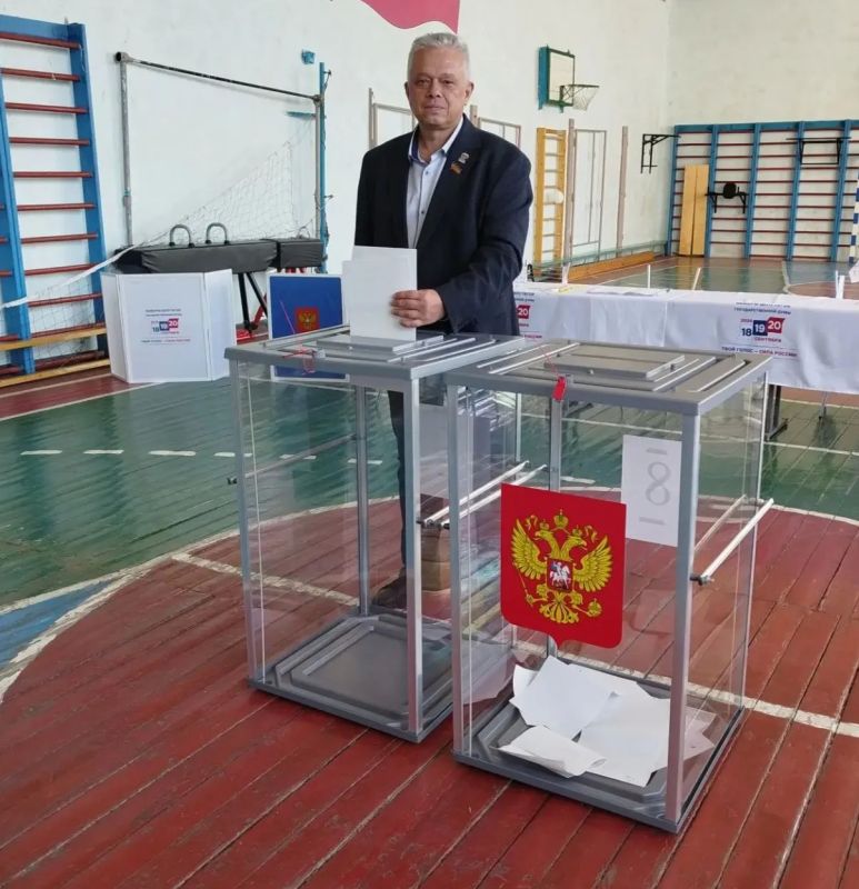 Гражданский долг. Депутат Торезского городского совета Владимир Зайнутдинов принял участие в выборах депутатов Государственной Думы Федерального Собрания Российской Федерации