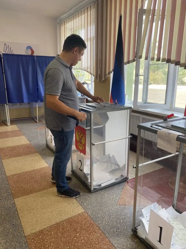 Глава муниципального образования Мангушский муниципальный округ Борис Трима с семьёй проголосовал на выборах в Госдуму Глава муниципального образования Мангушский муниципальный округ Борис Трима с семьёй проголосовал на выборах в Госдуму