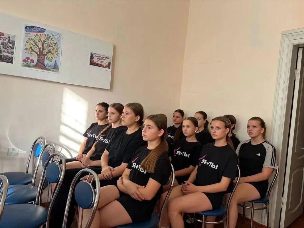 Учись быть гражданином. Во Дворце культуры им. Ленина состоялась онлайн - встреча участников художественной самодеятельности с представителем правоохранительных органов Учись быть гражданином. Во Дворце культуры им. Ленина состоялась онлайн - встреча участников художественной самодеятельности с представителем правоохранительных органов