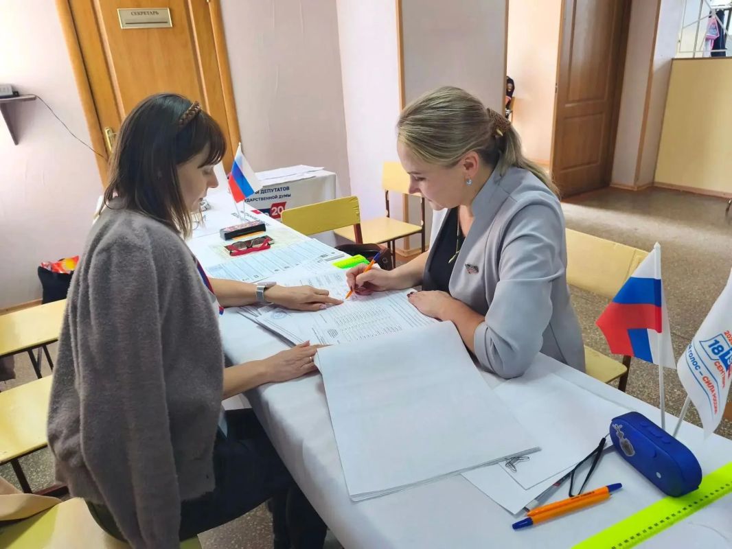 Сегодня своим гражданским долгом воспользовалась депутат Старобешевского муниципального совета Светлана Клапша Сегодня своим гражданским долгом воспользовалась депутат Старобешевского муниципального совета Светлана Клапша