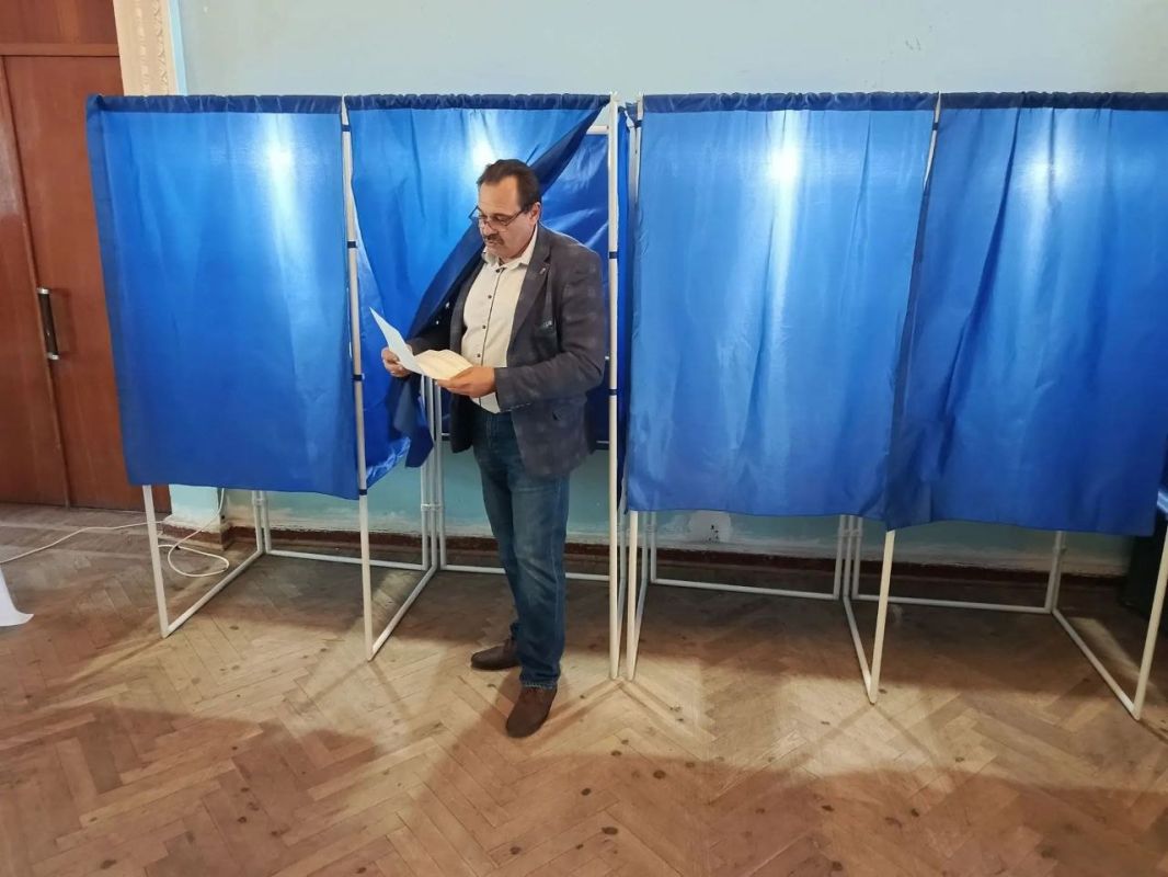 Заместитель руководителя Управы Александр Дёмин принял участие в голосовании на выборах в Государственную думу Российской Федерации Заместитель руководителя Управы Александр Дёмин принял участие в голосовании на выборах в Государственную думу Российской Федерации