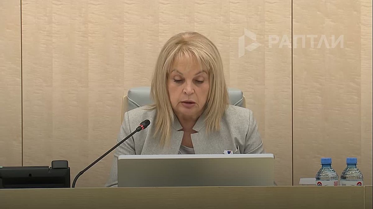 «Запад запускает фейки и вбросы: на Камчатке якобы не пустили наблюдателей на избирательный участок, распространили лживые кадры из ДНР, где людей якобы заставляли голосовать под дулом автомата, ролик с неопломбированными...