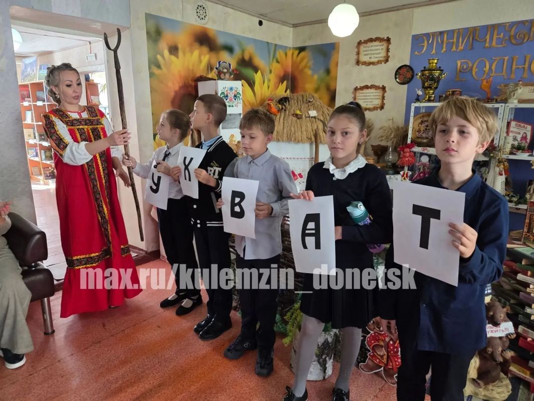 В библиотеке-филиале № 3 состоялась познавательная экскурсия «Веков связующая нить», посвященная русским традициям В библиотеке-филиале № 3 состоялась познавательная экскурсия «Веков связующая нить», посвященная русским традициям