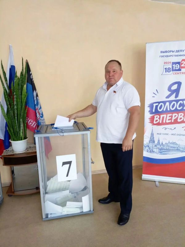 Депутат Торезского городского совета Василий Лавришин проголосовал за будущее своих детей и будущее России