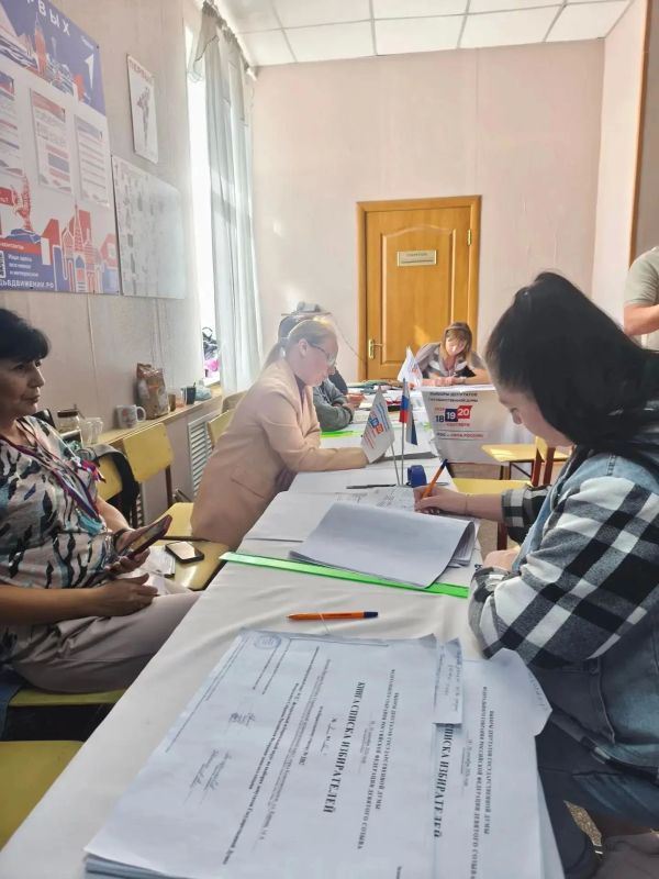 Сегодня своим гражданским долгом воспользовалась депутат Старобешевского муниципального совета Светлана Клапша Сегодня своим гражданским долгом воспользовалась депутат Старобешевского муниципального совета Светлана Клапша