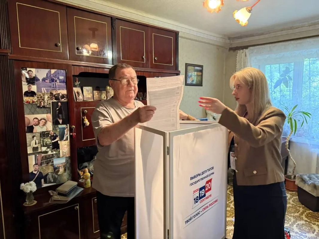 Для тех, кому сложно добраться до участка самостоятельно, в Ворошиловском районе организовано голосование на дому Для тех, кому сложно добраться до участка самостоятельно, в Ворошиловском районе организовано голосование на дому
